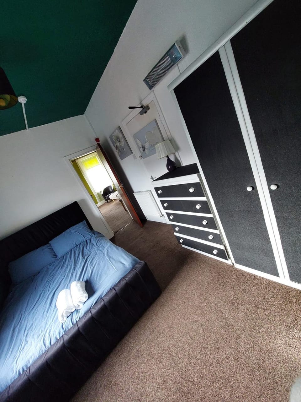 Photo of the whole room, Bedroom