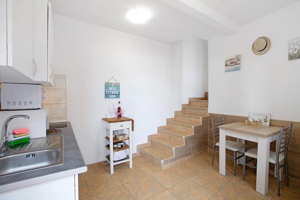 Property building, Kitchen or kitchenette, Living room