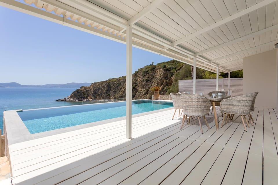 Balcony/Terrace, Mountain view, Pool view, Sea view, Swimming pool