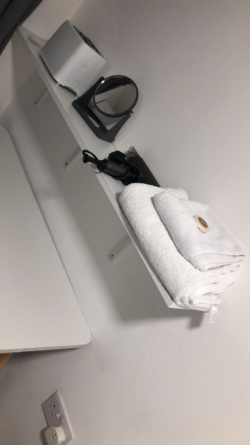 Studio Flat Private Shower Wc and Kitchenette Apartment in London
