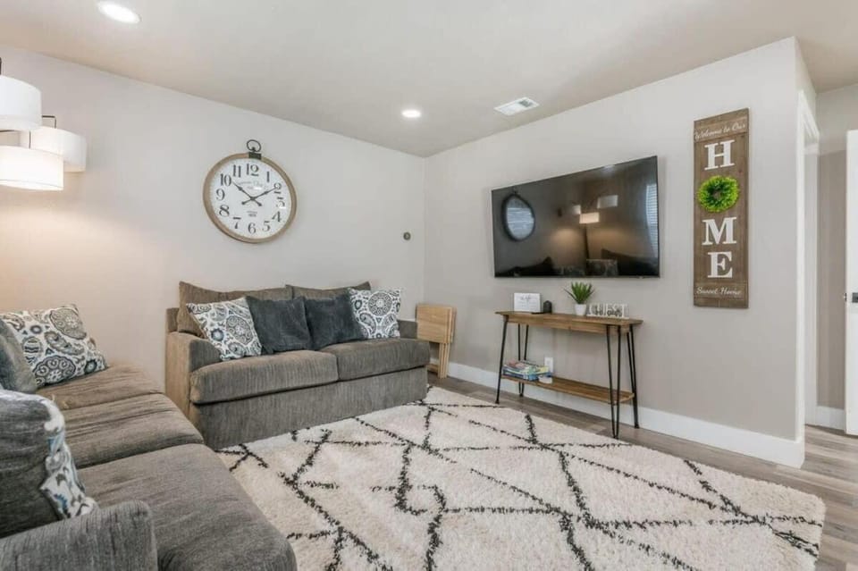 Updated stay Cozy with Hot Tub (2023 Model) House in Amarillo