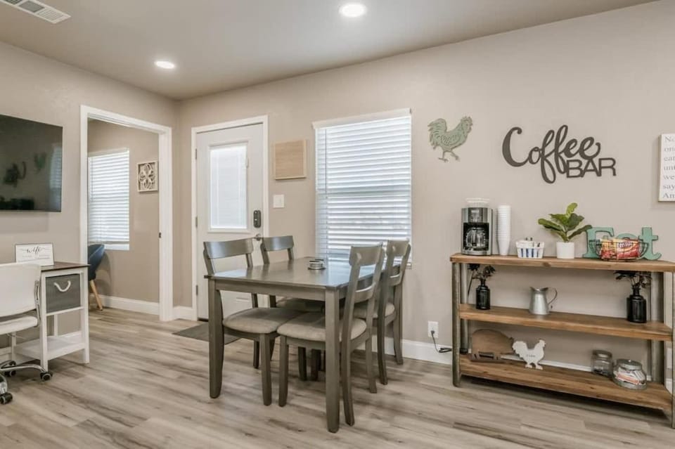 Backyard bbq amazing hot tub1 House in Amarillo