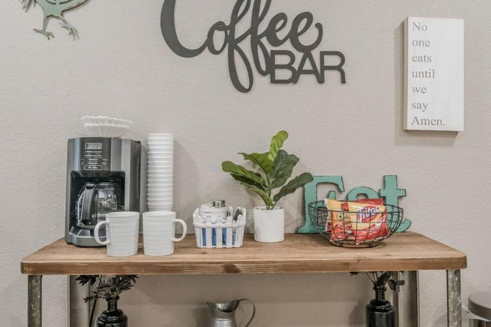 Backyard bbq amazing hot tub1 House in Amarillo