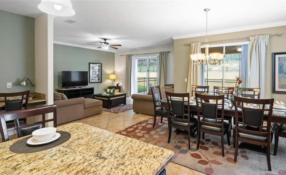 Seating area, Dining area