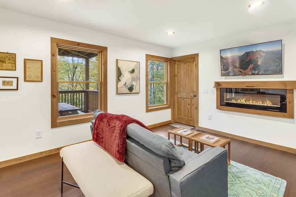 Fox Hill Retreat House in Watauga