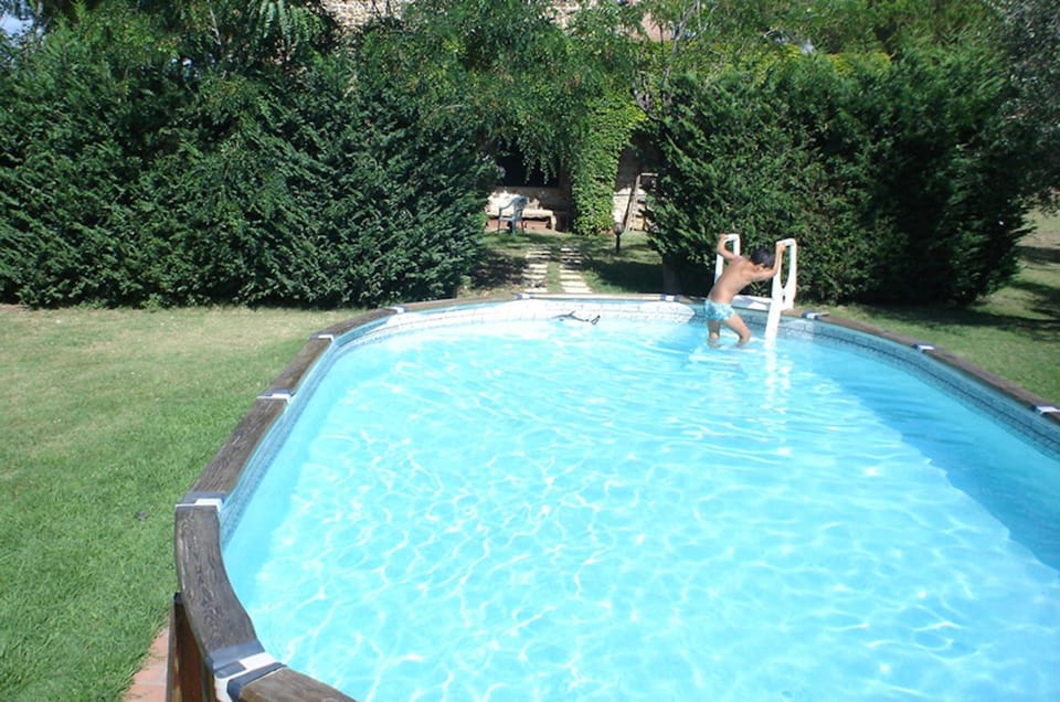 Day, Swimming pool, young children