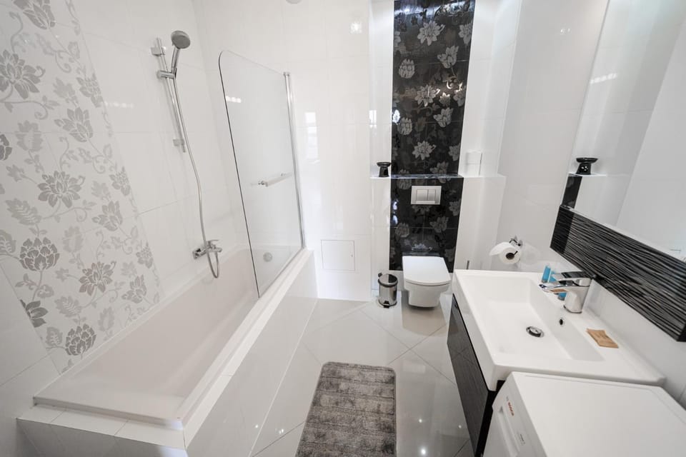 Shower, Toilet, Bathroom, Bath