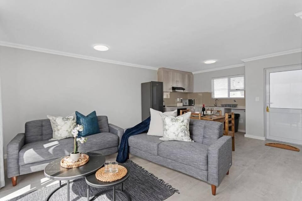 Elegant, Spotless 2 Bed For Enchanted Stays Apartment in Cape Town