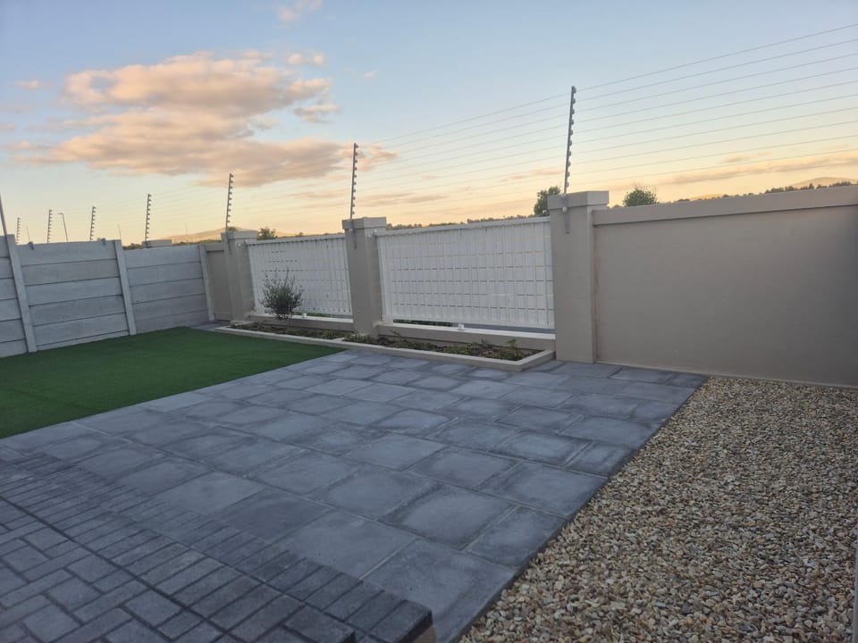 Elegant, Spotless 2 Bed For Enchanted Stays Apartment in Cape Town