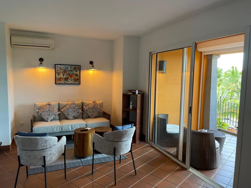 Living room, Seating area, air conditioner