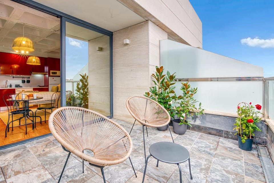 Cozy Penthouse, 20 min to downtown, Alcalá Norte Apartment in Madrid