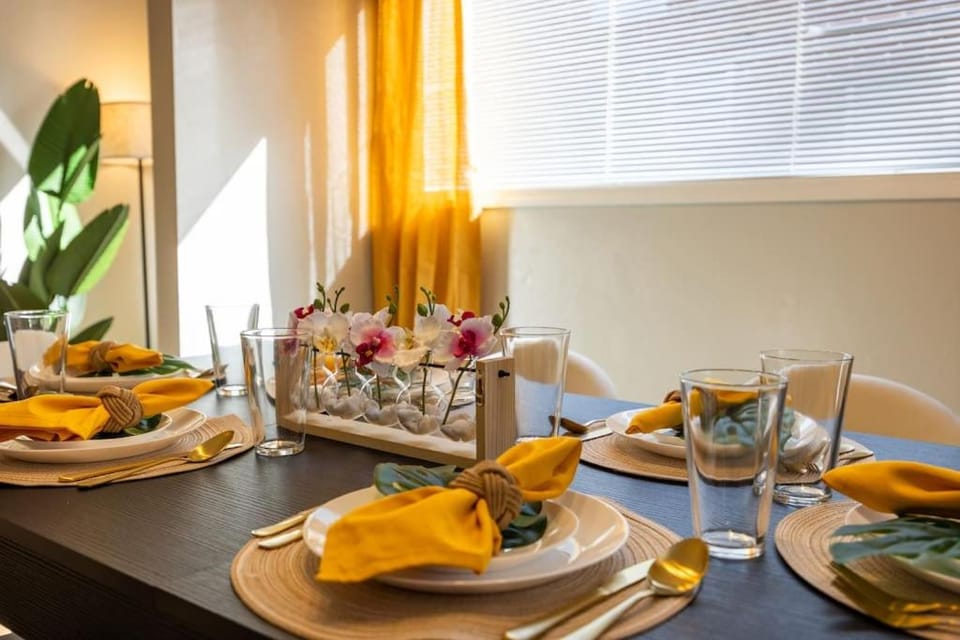 Your UF Getaway: 1 Block from Campus - 4 BD Haven House in Gainesville