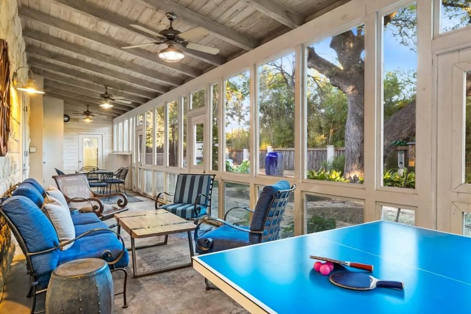 Spacious Family Retreat - Private Pool - Ping Pong House in Fredericksburg