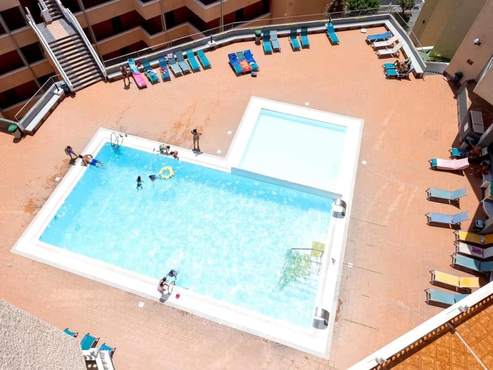 Property building, Solarium, Swimming pool