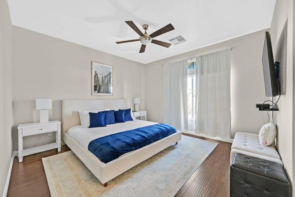 Stunning 4BR Getaway w Pool, Hot Tub, & Firepit House in Paradise