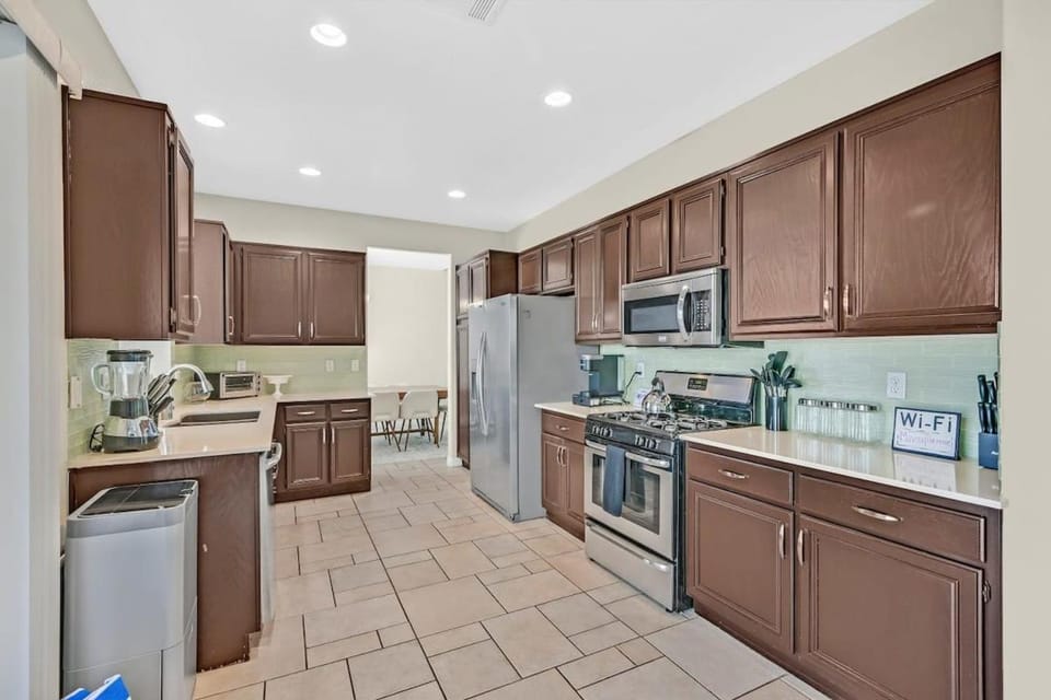 Stunning 4BR Getaway w Pool, Hot Tub, & Firepit House in Paradise