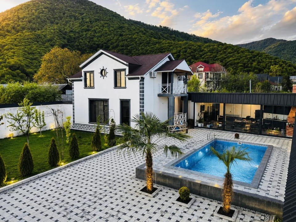 Property building, Spring, Day, Natural landscape, Garden, Garden view, Mountain view, Pool view, Swimming pool, sunbed