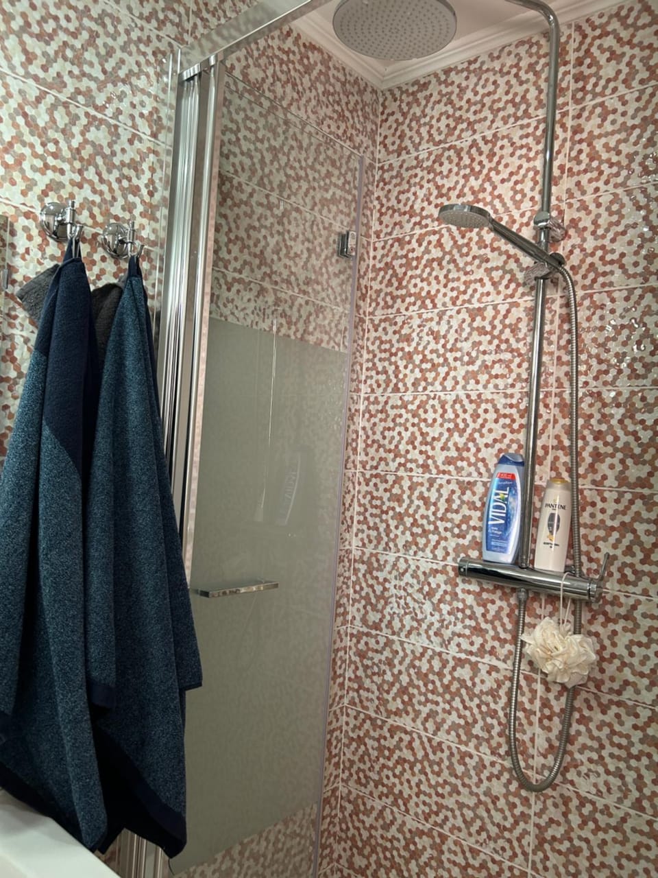 Shower, Bathroom, towels