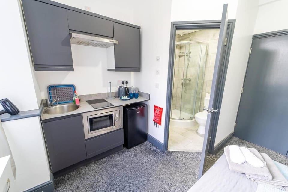 Bathroom, Kitchen or kitchenette, Bedroom