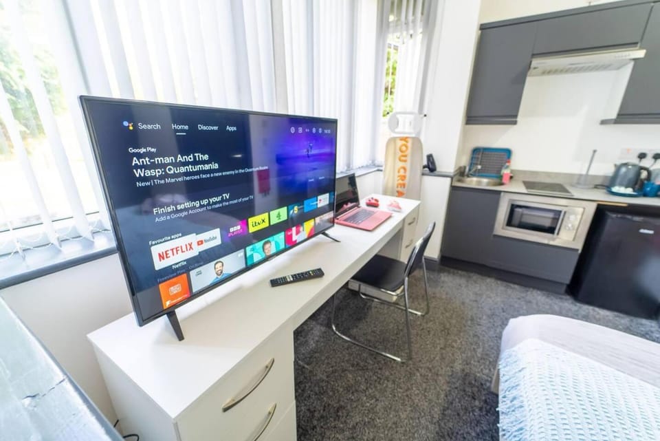 TV and multimedia, Kitchen or kitchenette, Seating area