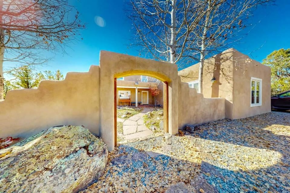 Pueblo de Canoncito House in New Mexico