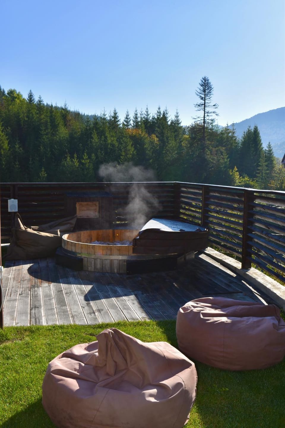 Spring, Day, Natural landscape, BBQ facilities, Garden, Garden view, Mountain view
