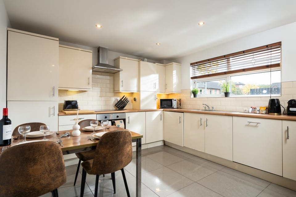 Kitchen or kitchenette, Seating area, Dining area, dishwasher, minibar, pet friendly, stove