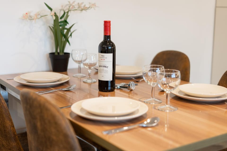 Food and drinks, Dining area, Food, Drinks, Alcoholic drinks
