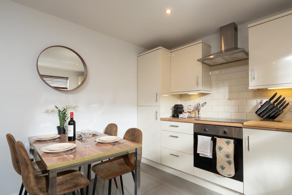 Kitchen or kitchenette, Dining area, minibar, pet friendly, stove, toaster