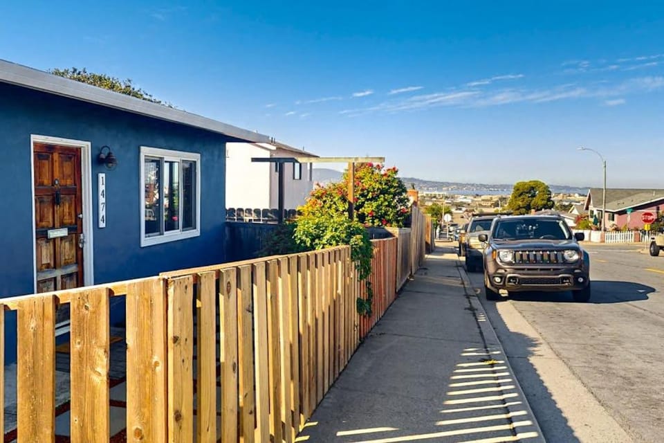 Deep Blue Seaside House in Seaside