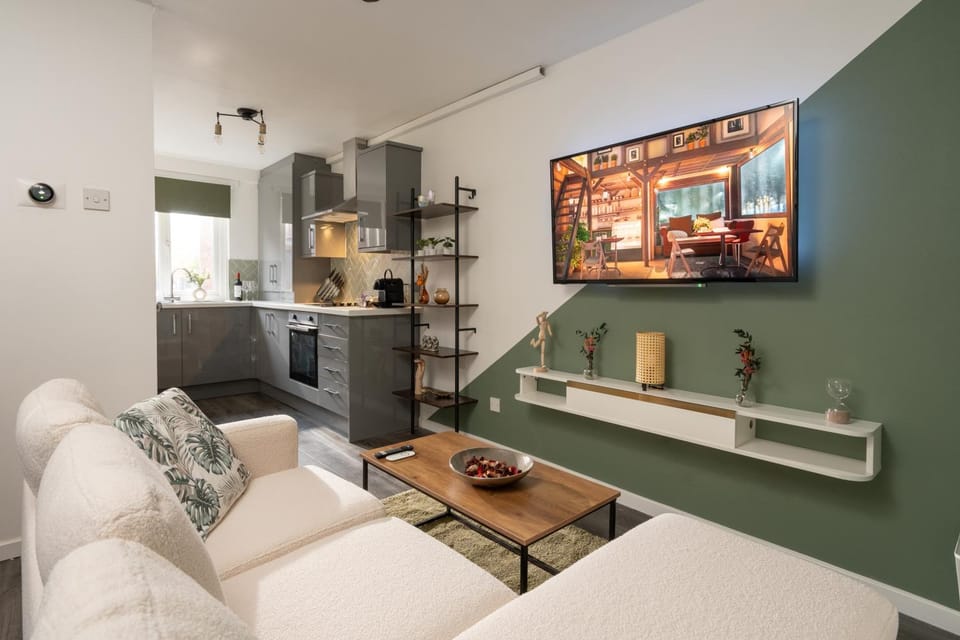 TV and multimedia, Kitchen or kitchenette, Living room, Seating area, Dining area