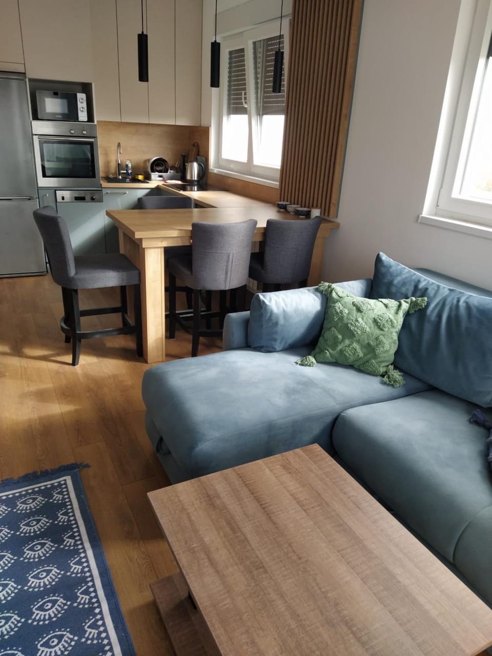 Kitchen or kitchenette, Living room, Seating area, Dining area, minibar, pet friendly, stove