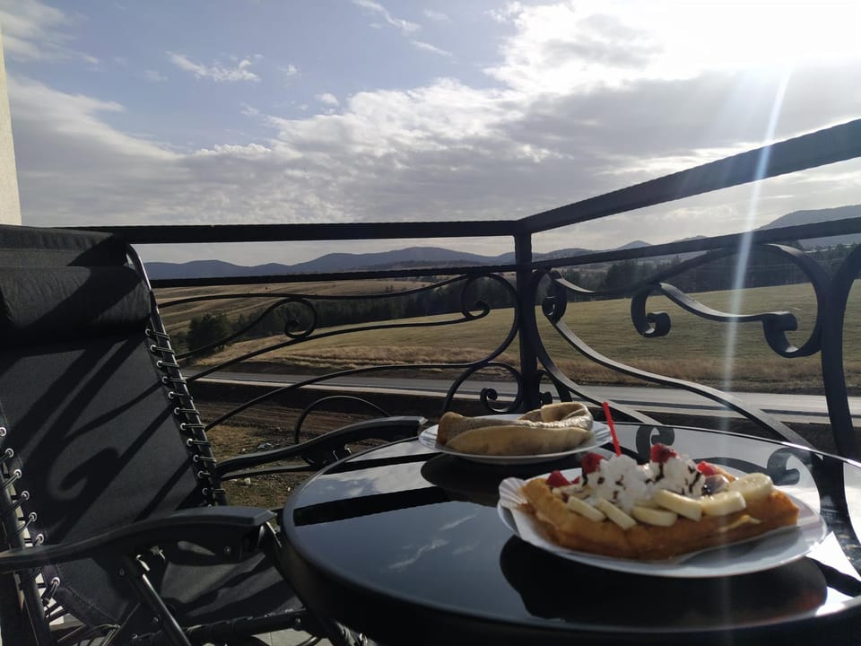 View (from property/room), Balcony/Terrace, Mountain view