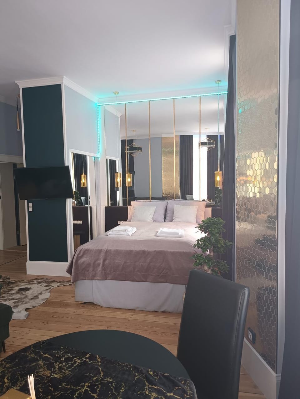 Seating area, Bedroom