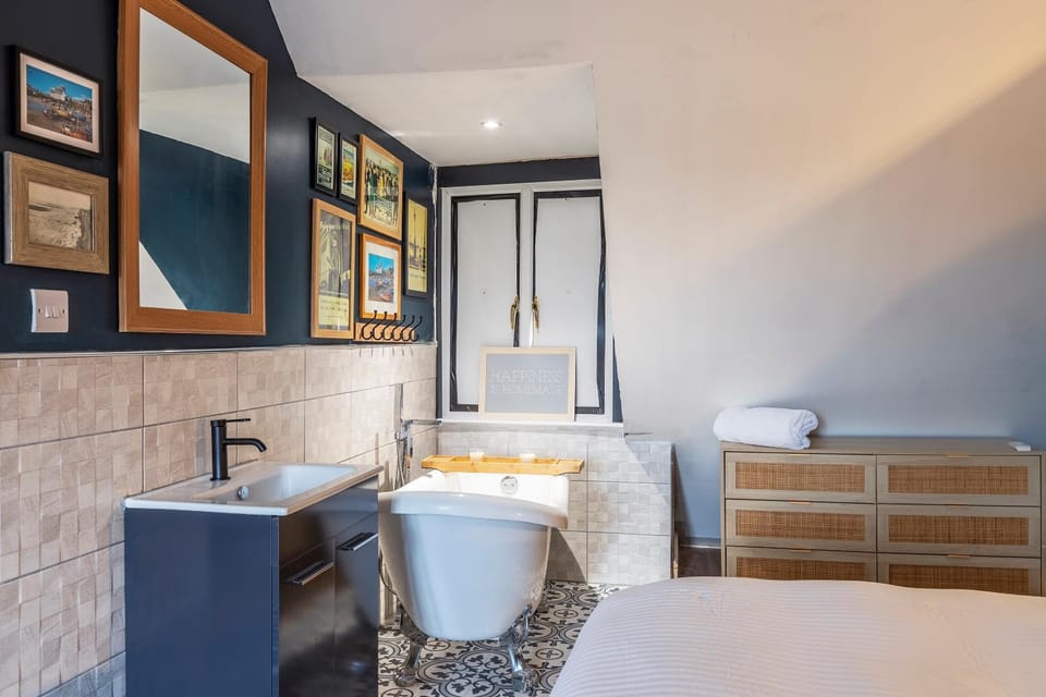 Bedroom, Bath
