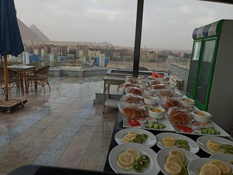Nearby landmark, Restaurant/places to eat, Seating area, Dining area, Landmark view, Mountain view, Area and facilities, Breakfast, Continental breakfast