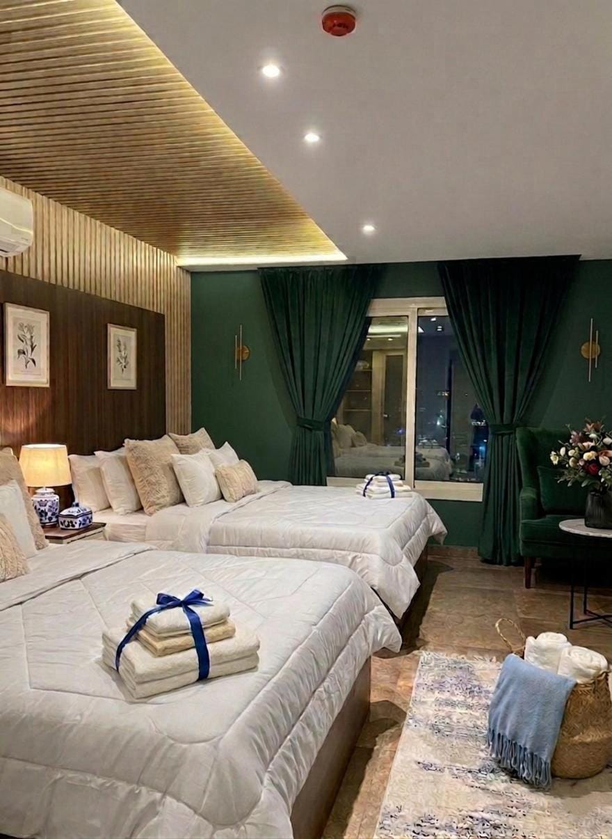 Bed, Living room, Photo of the whole room, Seating area, Bedroom