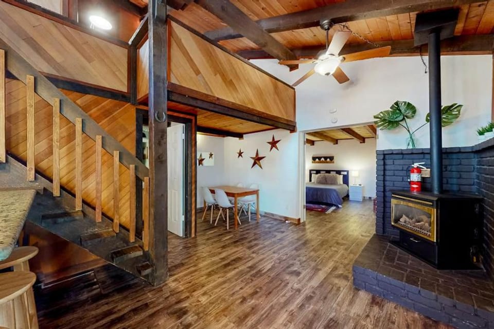 Hilltop Lodge House in Kingsbury