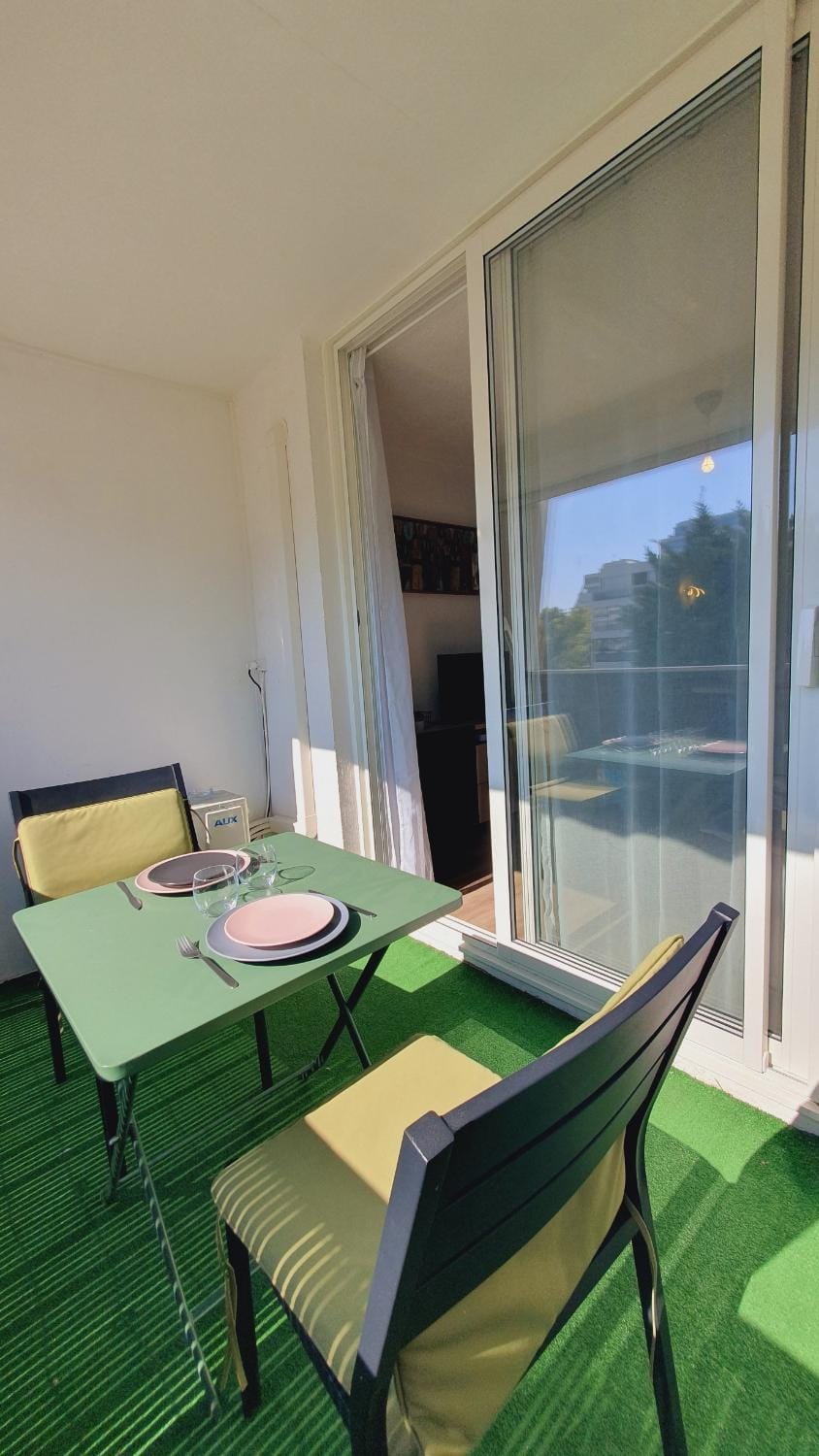 View (from property/room), Balcony/Terrace, Dining area