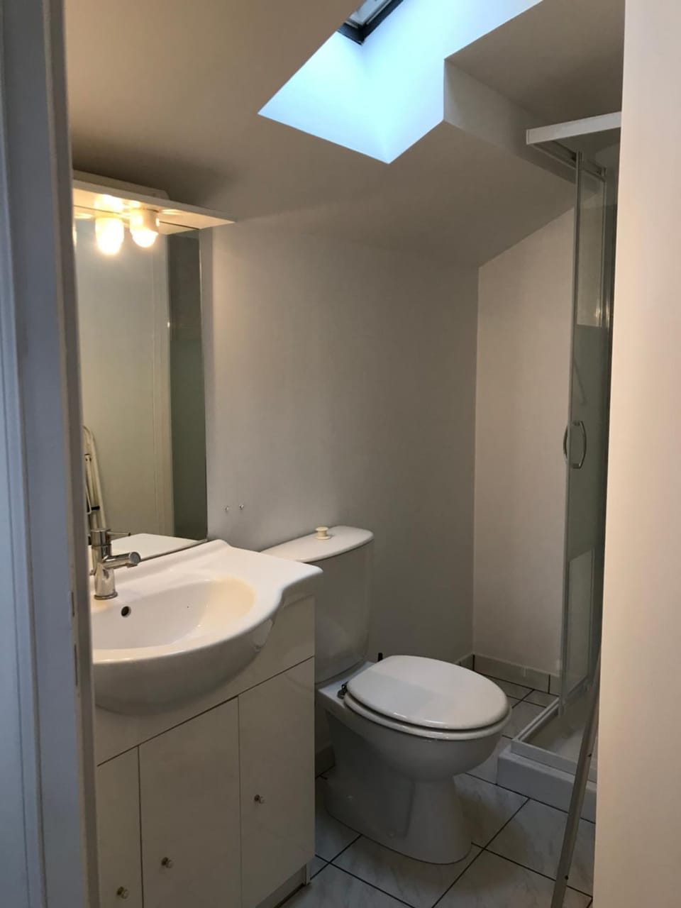 Shower, Toilet
