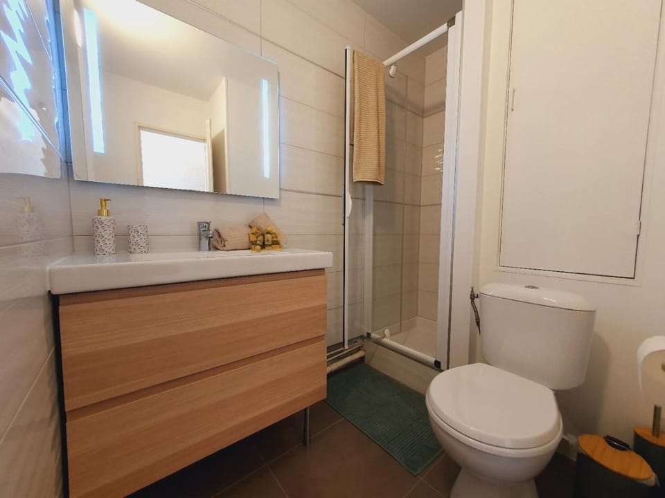 Shower, Toilet, Bathroom