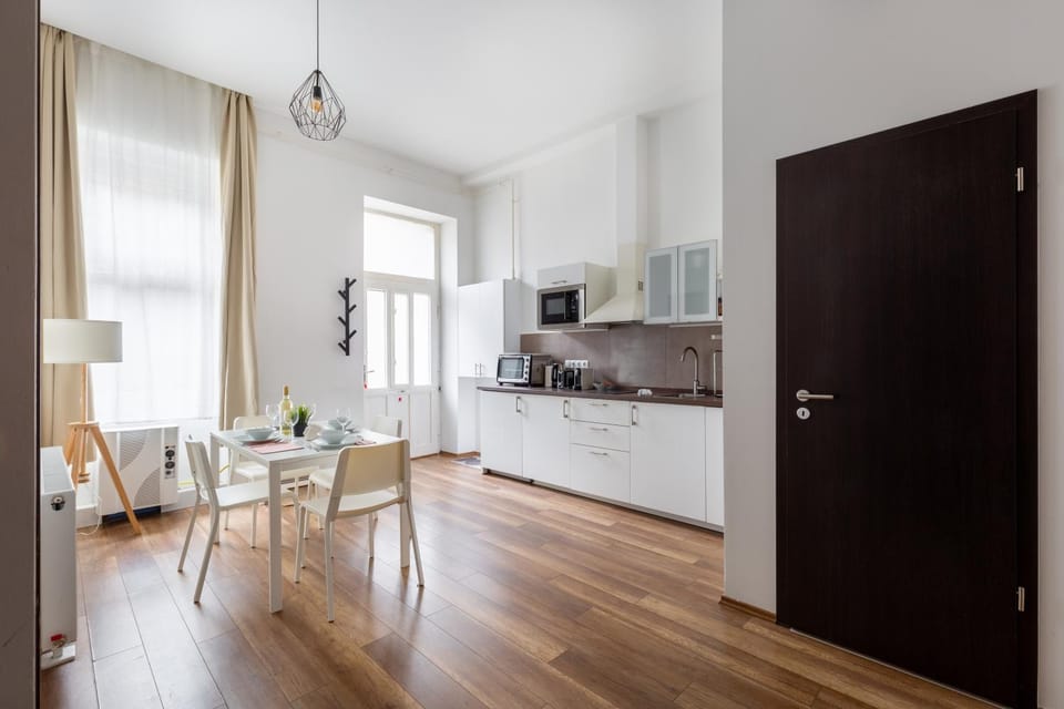 Coffee/tea facilities, Kitchen or kitchenette, Dining area, minibar, pet friendly, stove