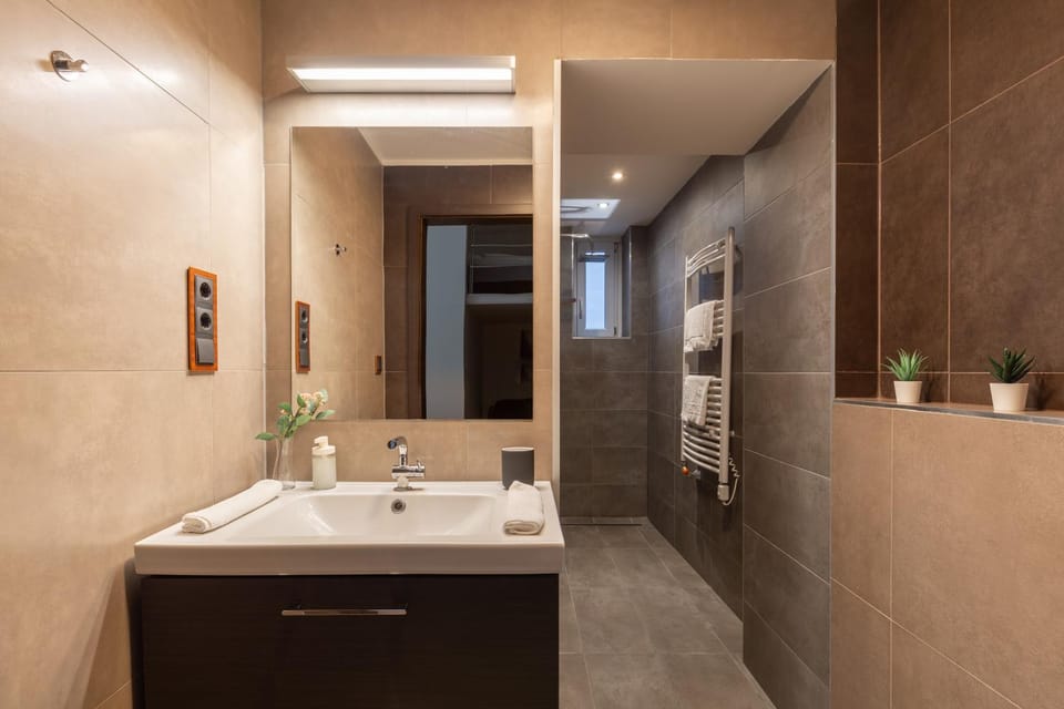 Shower, Bathroom, towels