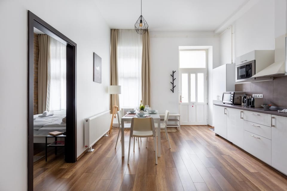 Kitchen or kitchenette, Dining area, minibar, pet friendly, stove