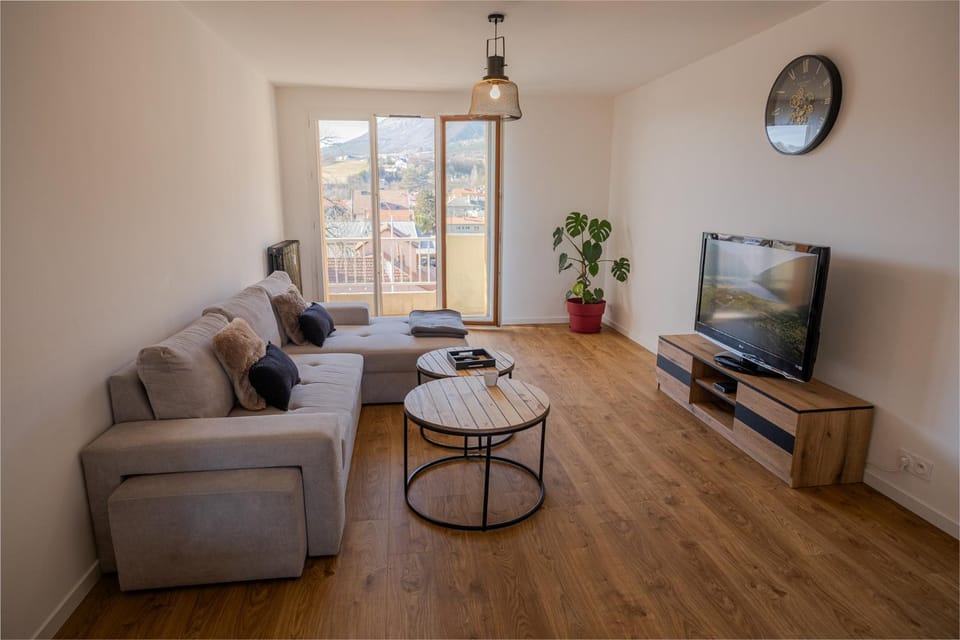 Appartement vue montagnes Apartment in Provence-Alpes-Côte d'Azur