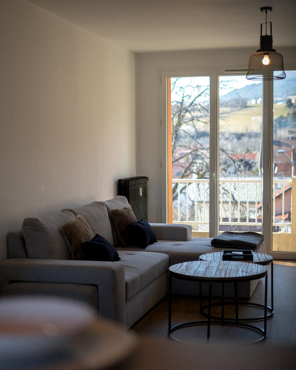 Appartement vue montagnes Apartment in Provence-Alpes-Côte d'Azur