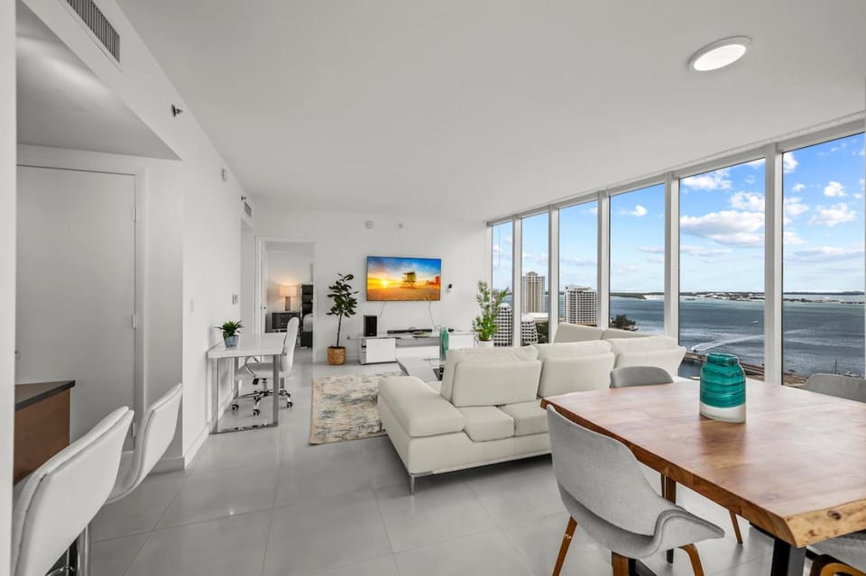 LOVELY 2 BR W ICON BRICKELL-WATERVIEWS -FREE SPA Apartment in Brickell