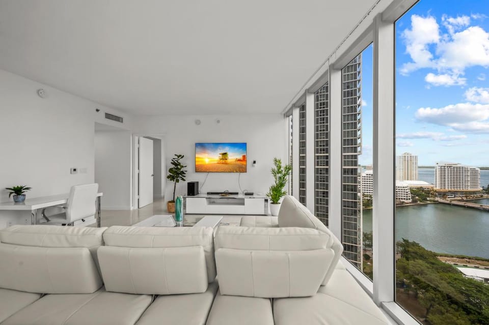 LOVELY 2 BR W ICON BRICKELL-WATERVIEWS -FREE SPA Apartment in Brickell