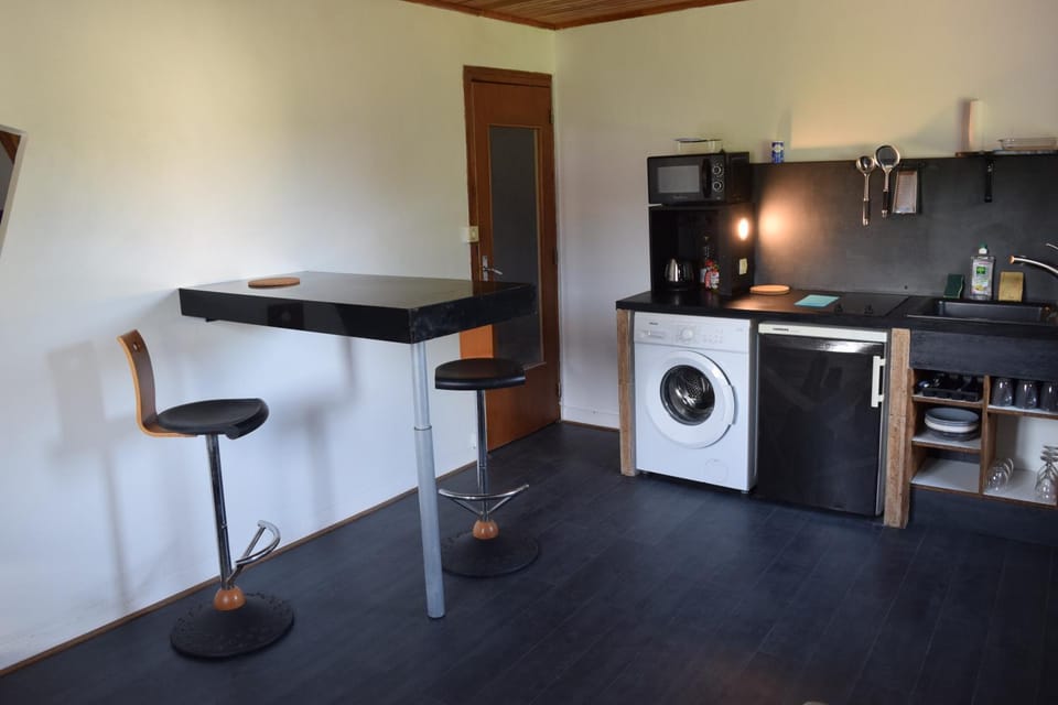 TV and multimedia, Kitchen or kitchenette, microwave, stove, washing machine