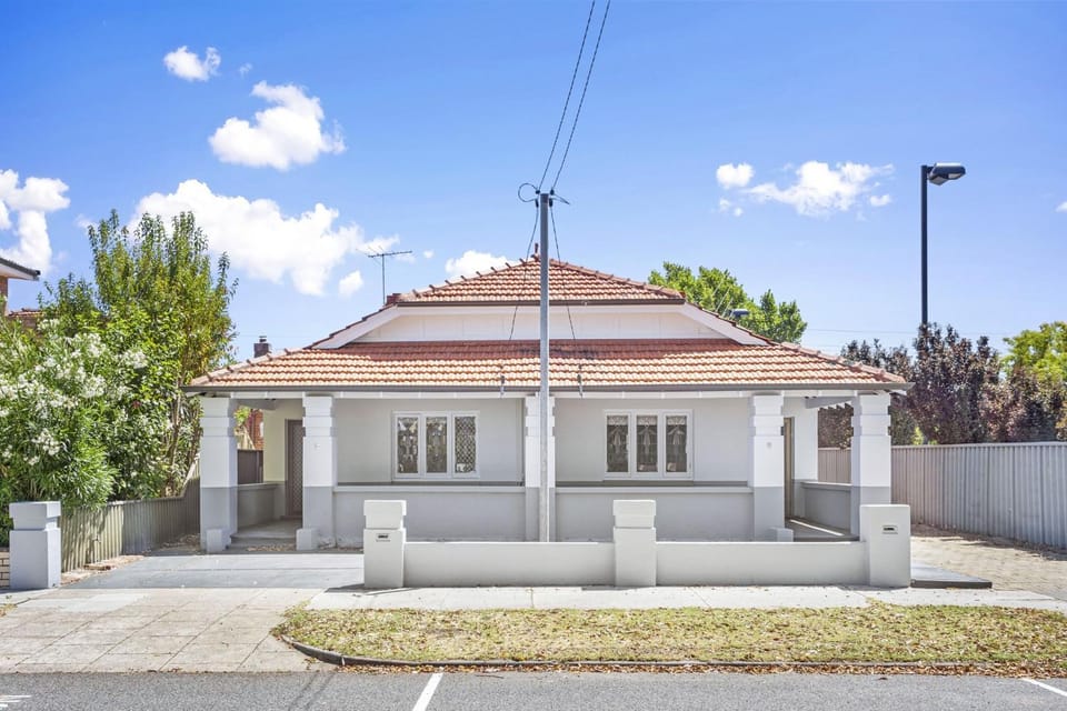 Elegant Art Deco Semi Detached 2-Bed Home by Parks House in Perth